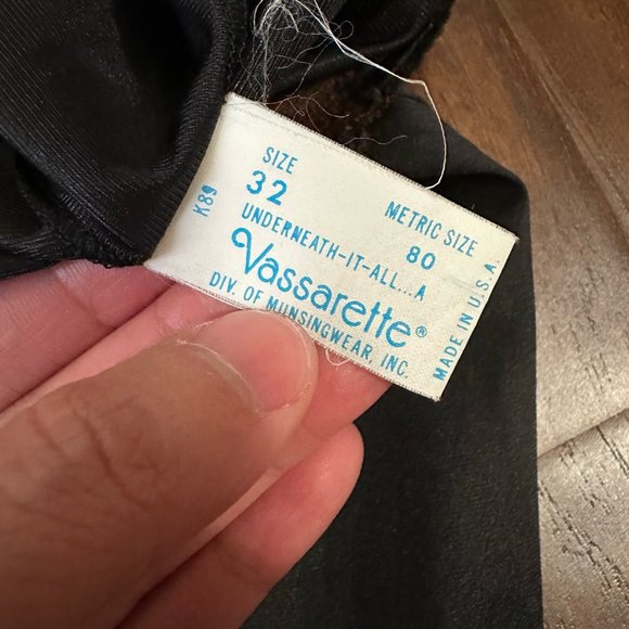 Vintage 70s VASSARETTE Underneath-It-All Black V-Neck Chemise Slip Lace - Picture 5 of 7